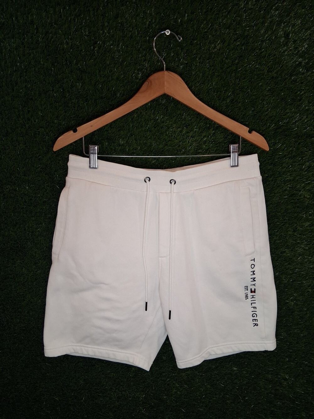 Tommy Hilfiger Men's Embroidered Logo Sweatshorts White Fleece Gym Casual - SZ M